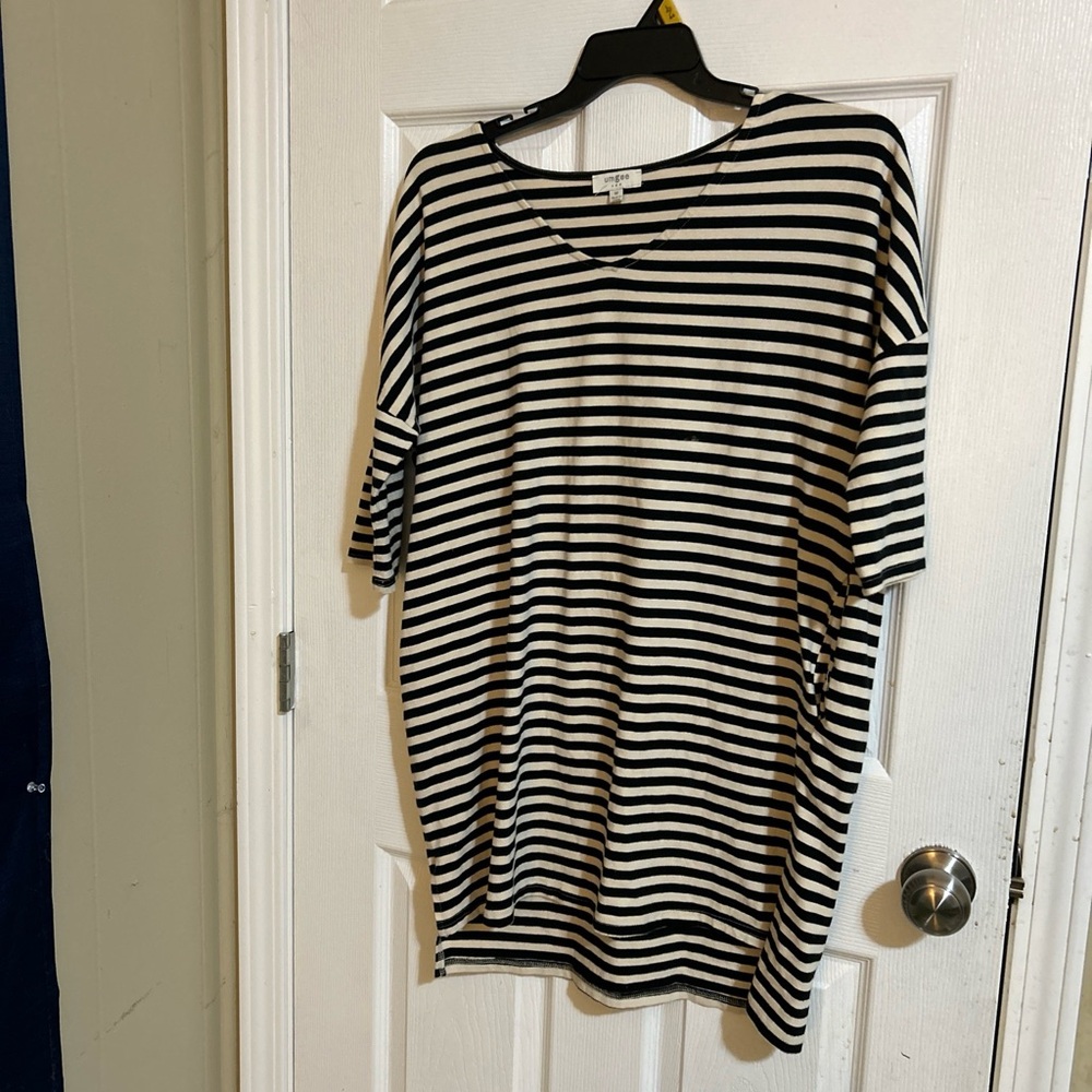 Umgee size medium Tunic 
Black and white striped